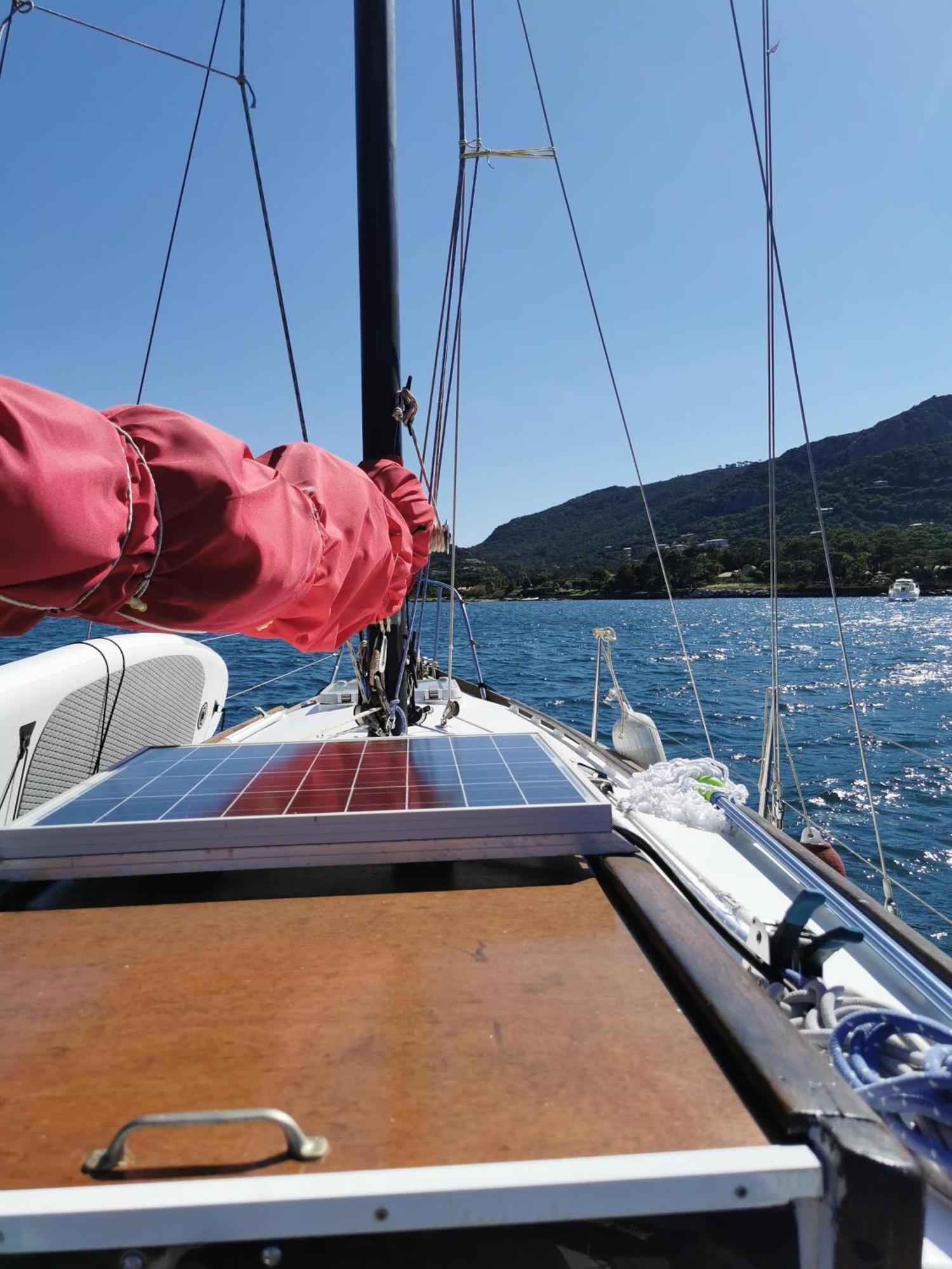 Stlocavoile 2, Seuls A Bord D Un Voilier Botel